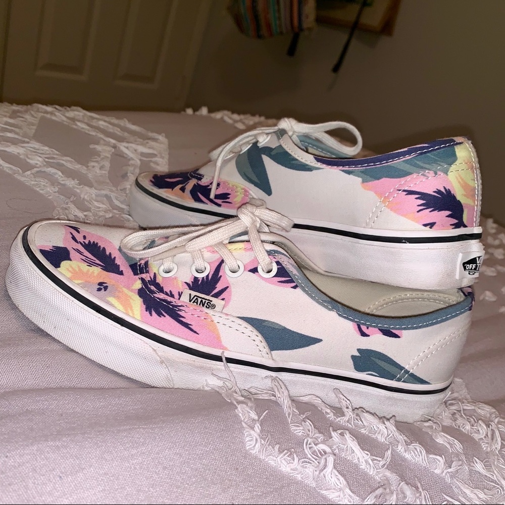 Hawaiian Flower Classic Vans